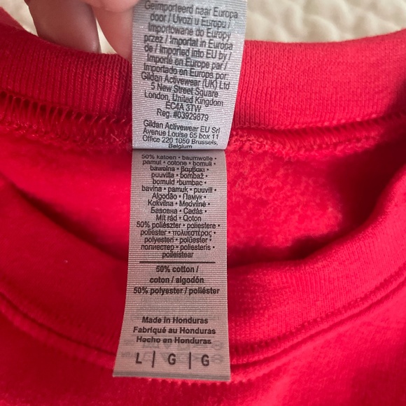 GILDAN "ASK YOUR MOM IF I"M REAL" XMAS  SANTA SWEATSHIRT LARGE - Picture 5 of 10